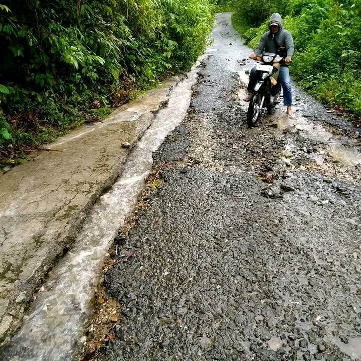 Warga di Pagimana Keluhkan Jalan Rusak