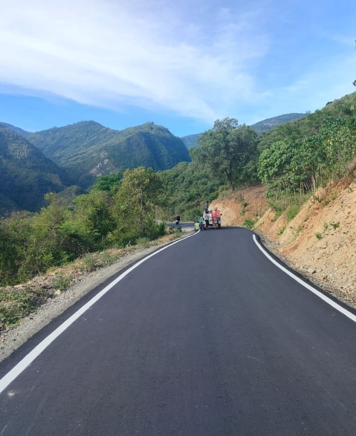 Jalan Mulus di Marawola Barat