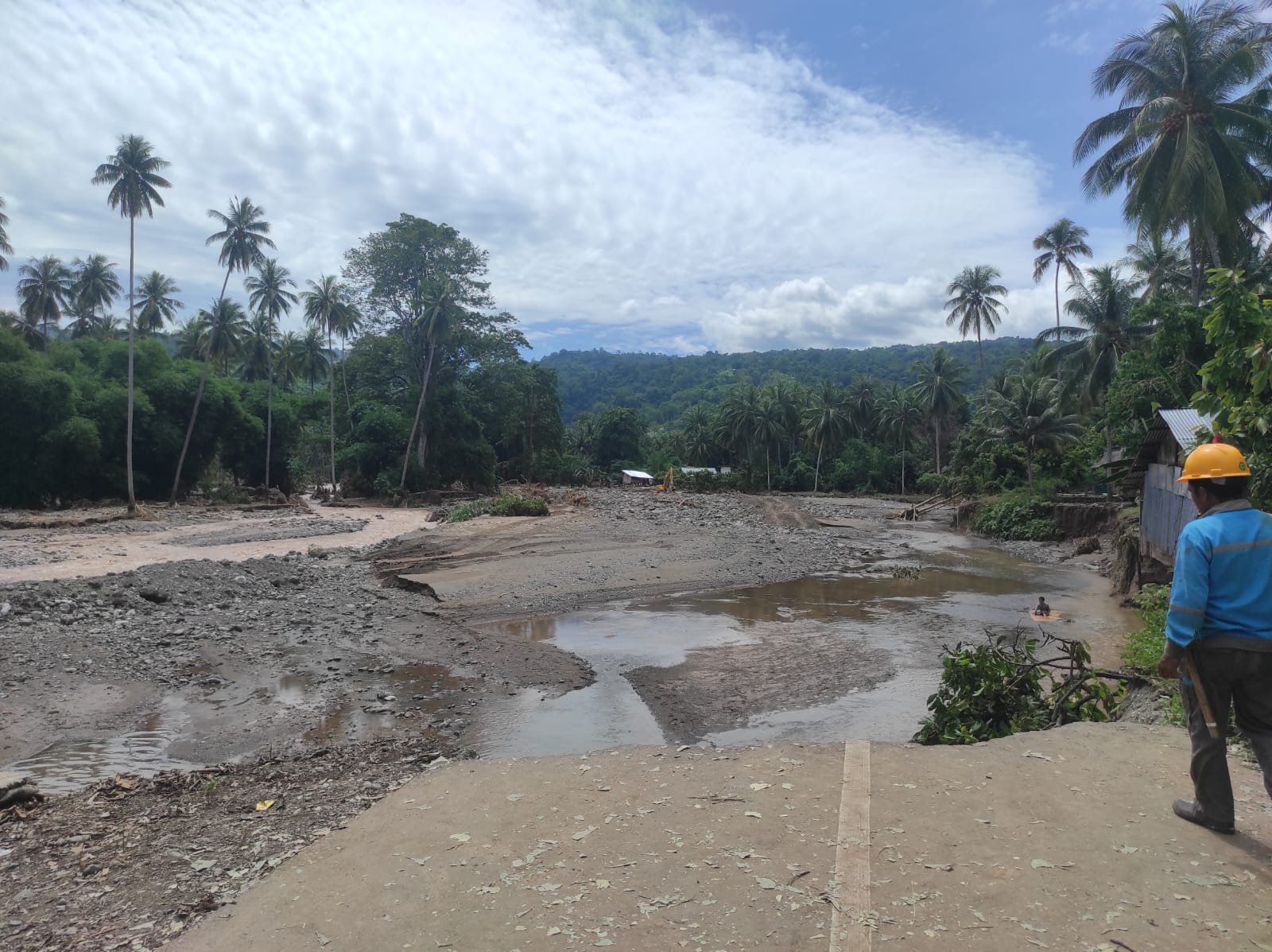 Dinas BMPR Cepat Tanggap Tangani Jalan Rusak Akibat Banjir