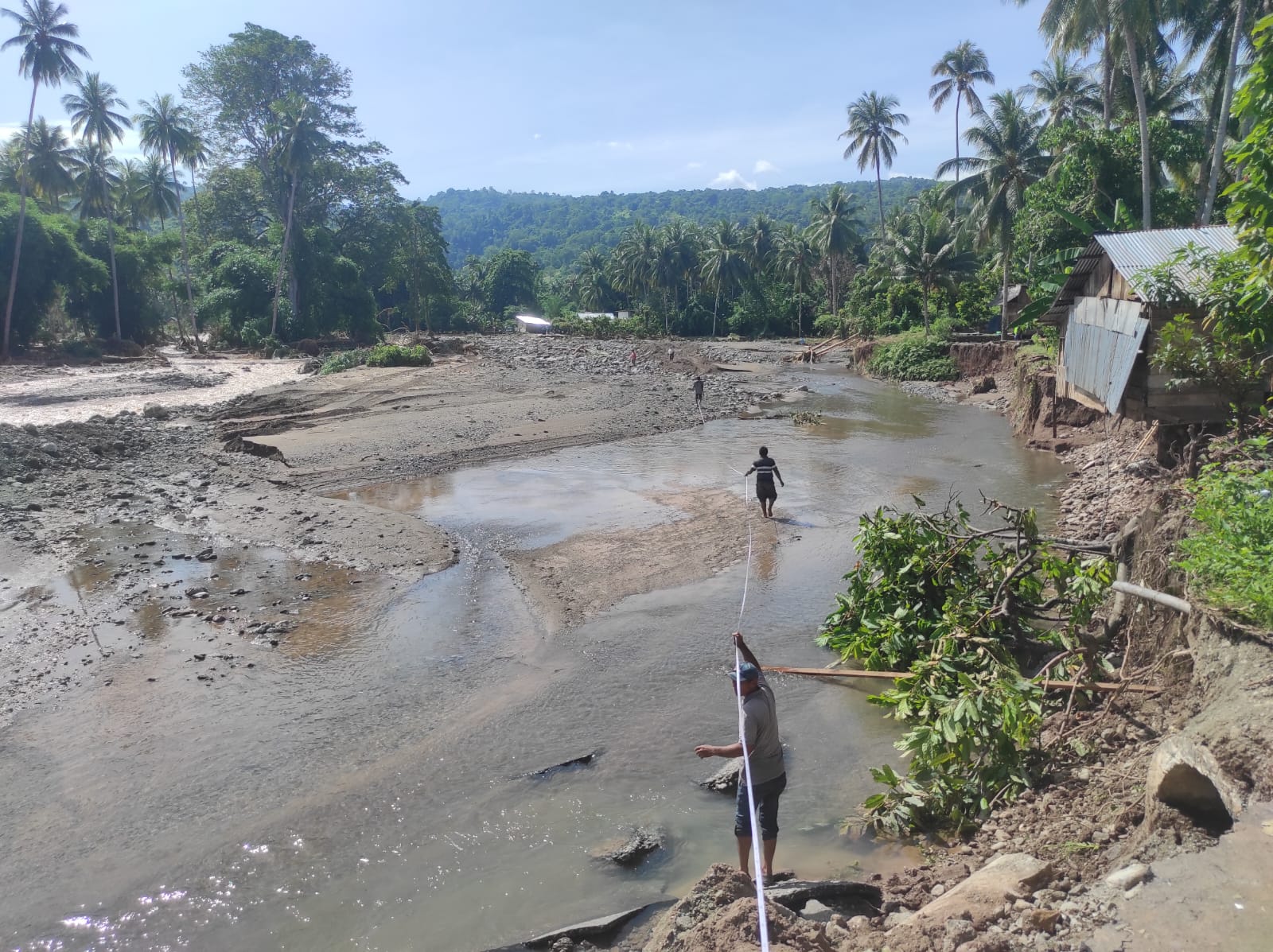 Dinas BMPR Cepat Tanggap Tangani Jalan Rusak Akibat Banjir