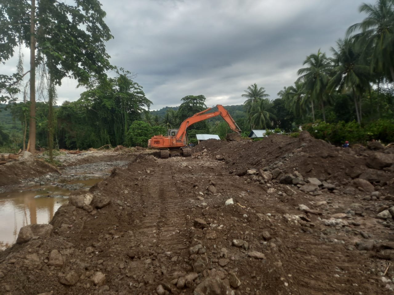 Dinas BMPR Cepat Tanggap Tangani Jalan Rusak Akibat Banjir