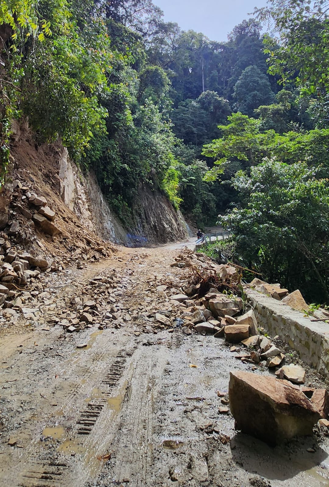 Proyek Jalan di Sulteng