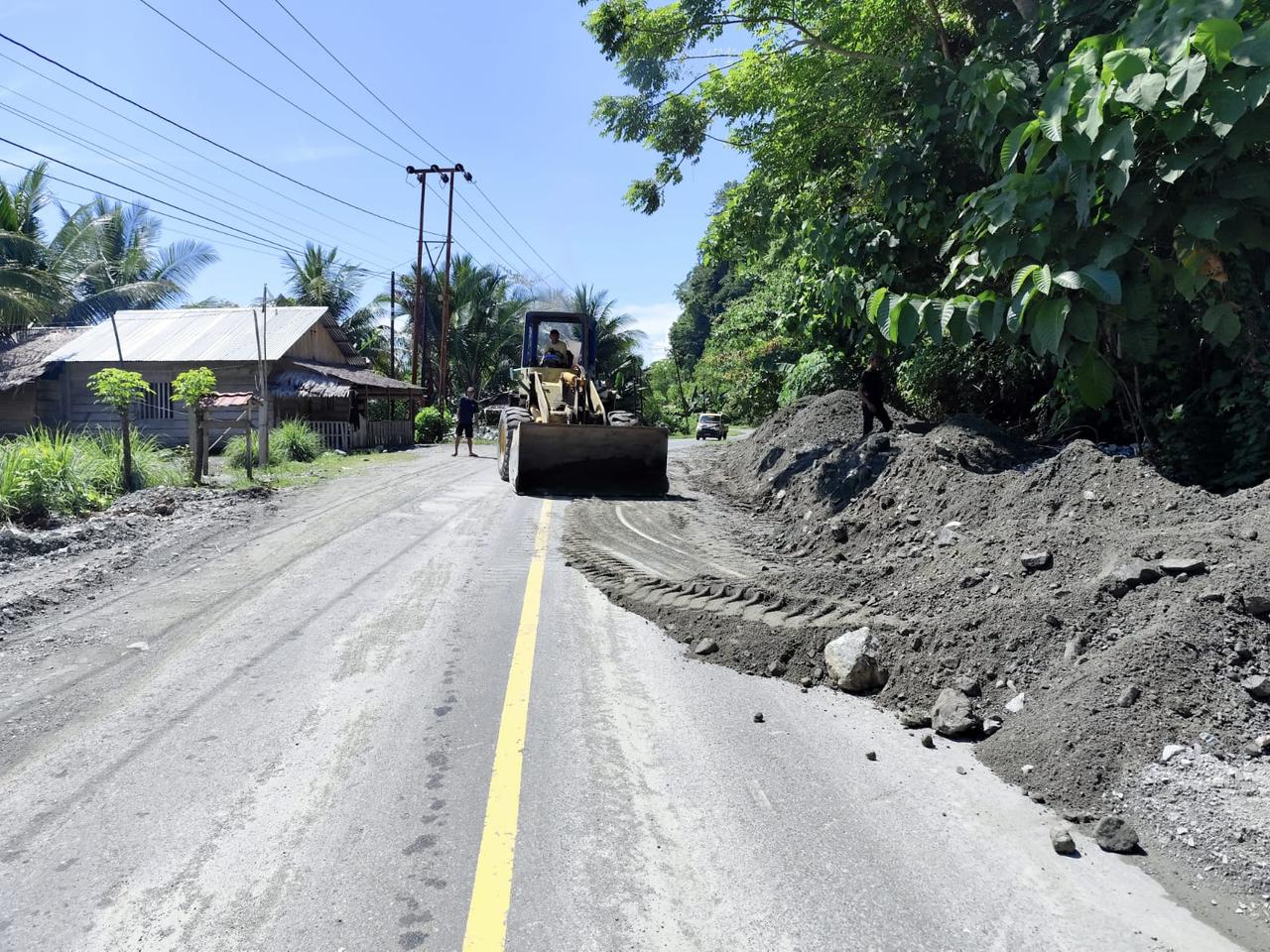 Preservasi jalan Ampana-Balingara-Bunta-Pagimana