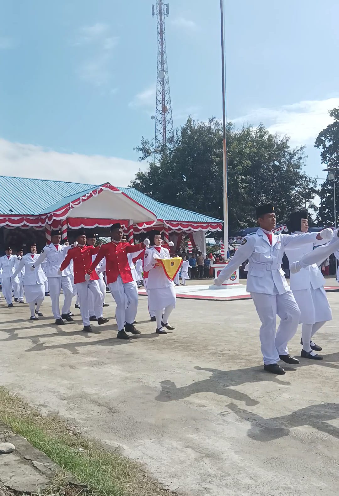 3 Paskibraka Jatuh Pingsan Usai Pengibaran Bendera di Banggai | Drama Heroik di Tengah Upacara HUT ke-79 RI